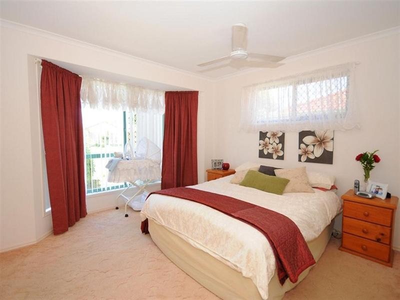 9 Satinay Street, Urangan QLD 4655