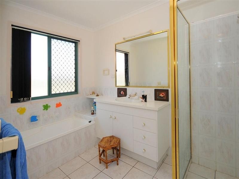 9 Satinay Street, Urangan QLD 4655