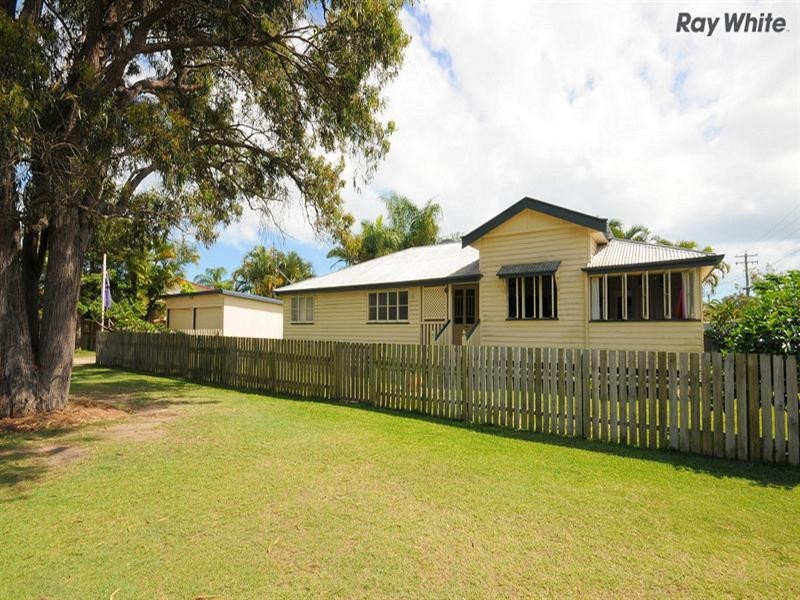 68 Moolyyir Street, Urangan QLD 4655