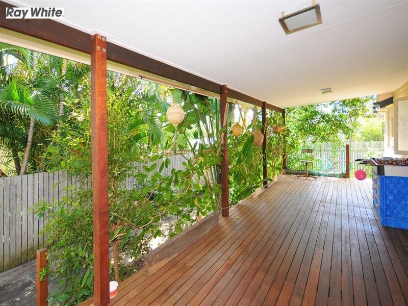 68 Moolyyir Street, Urangan QLD 4655