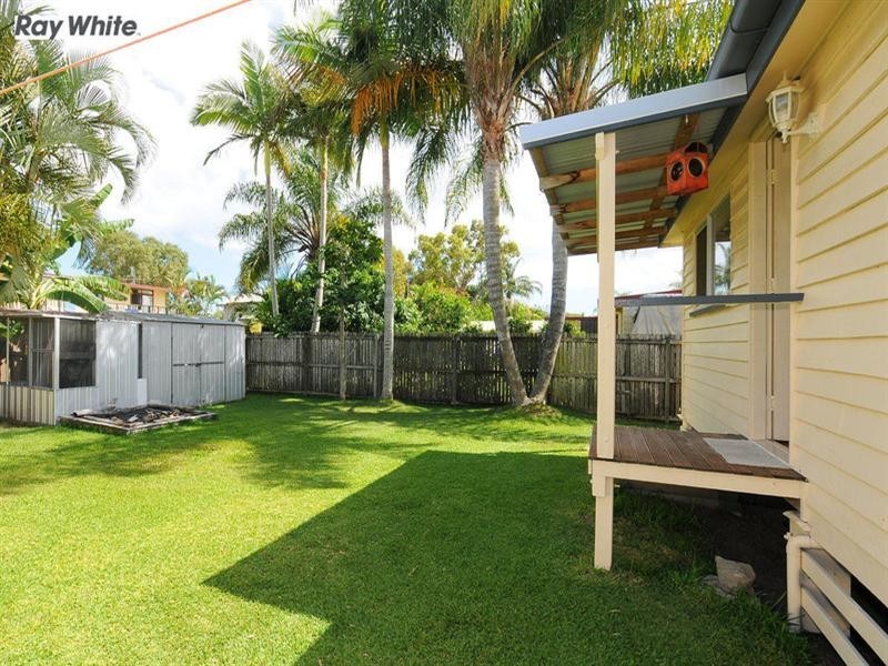 68 Moolyyir Street, Urangan QLD 4655