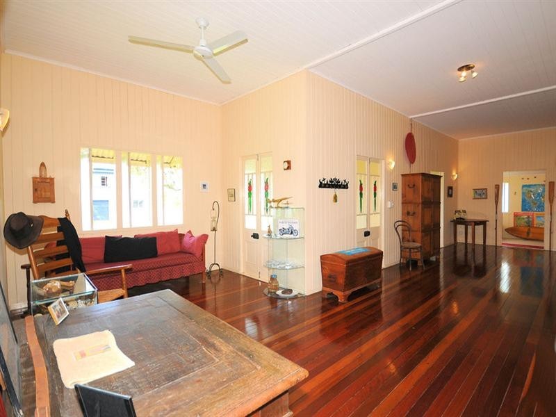 68 Moolyyir Street, Urangan QLD 4655