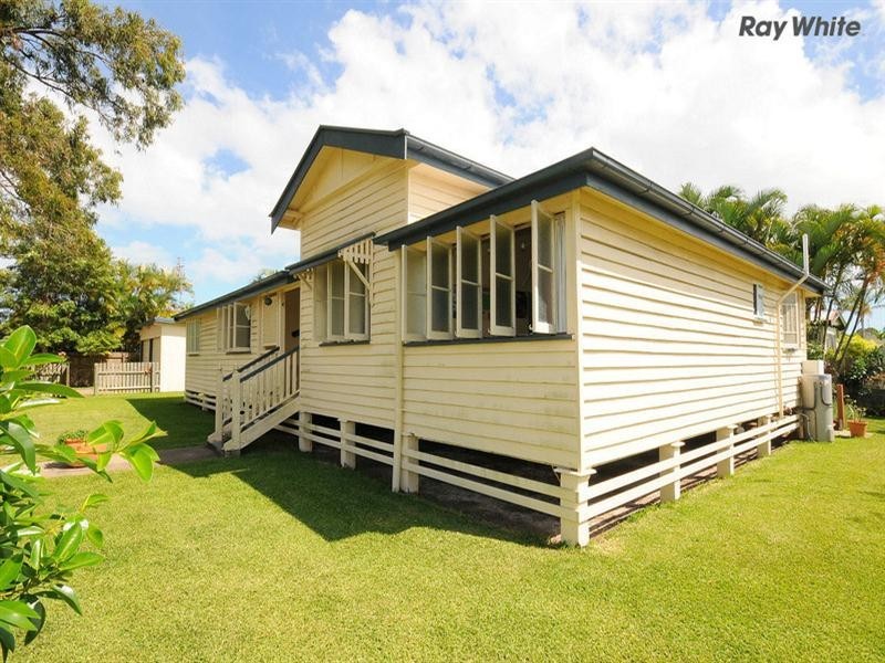 68 Moolyyir Street, Urangan QLD 4655