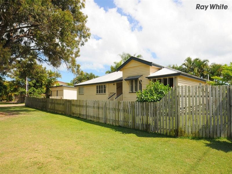 68 Moolyyir Street, Urangan QLD 4655