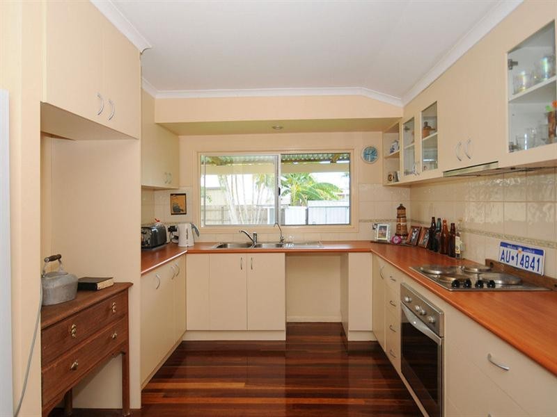 68 Moolyyir Street, Urangan QLD 4655