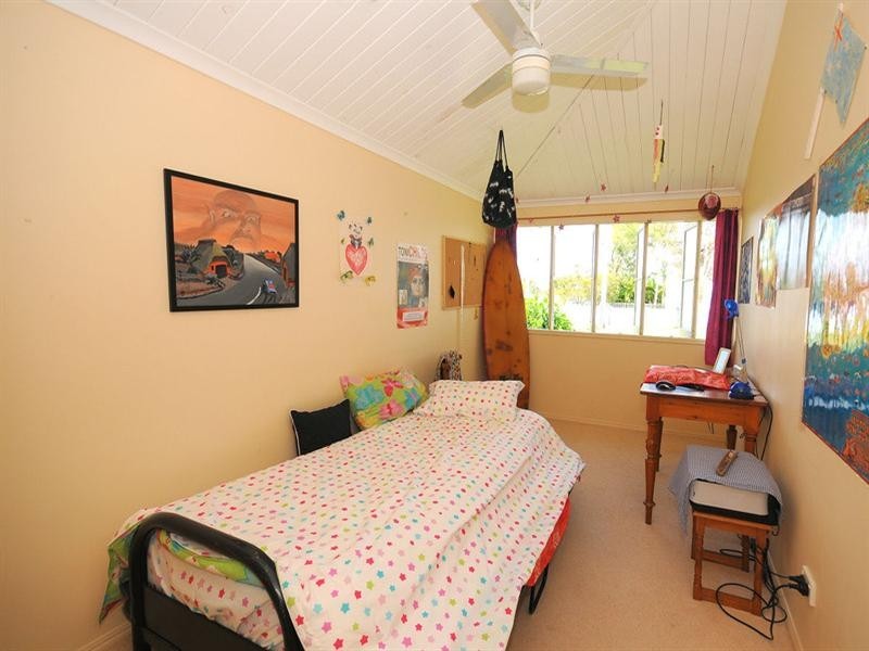 68 Moolyyir Street, Urangan QLD 4655