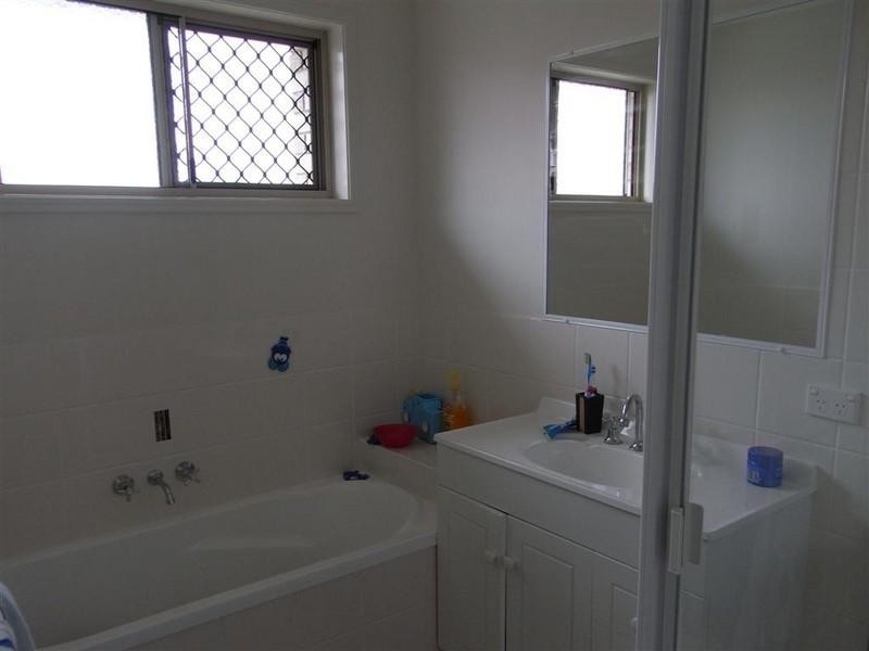 1 A and 1 B Malcolm Court, Point Vernon QLD 4655