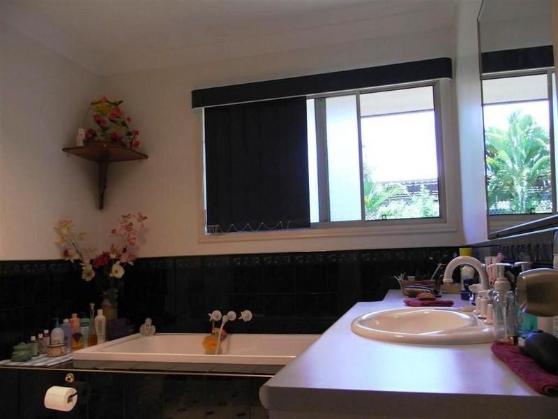 105 Garden Drive, Urangan QLD 4655