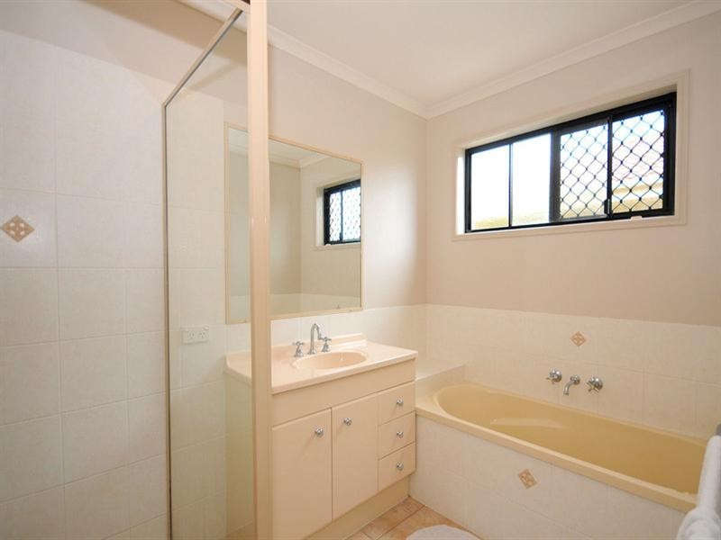 7 Redgum Court, Urraween QLD 4655