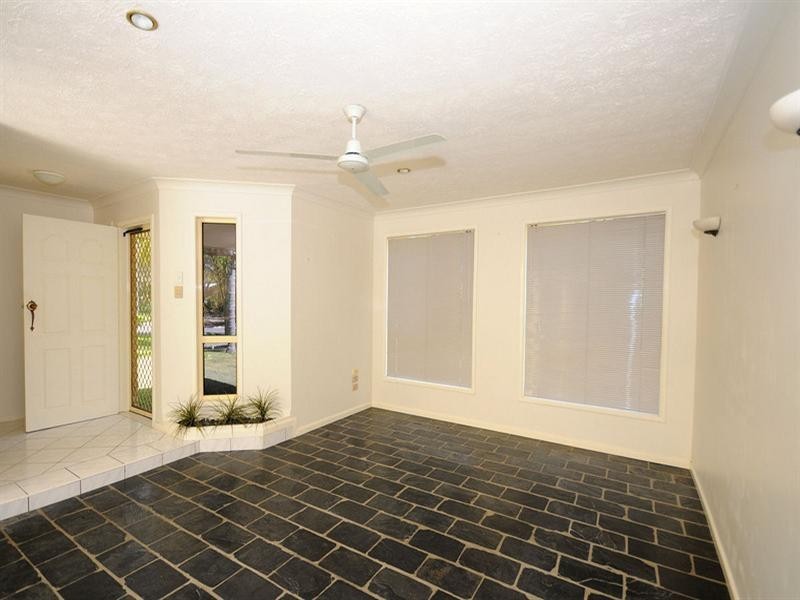 4 Cassia Avenue, Scarness QLD 4655