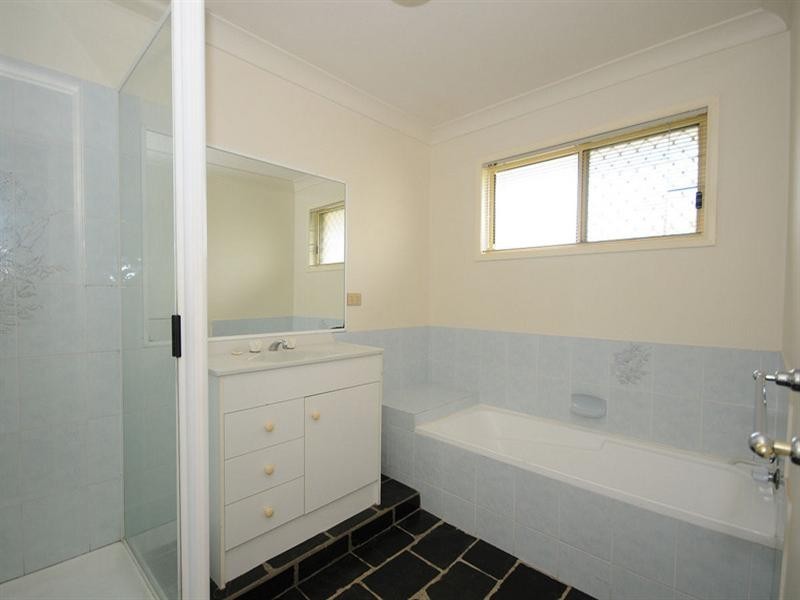 4 Cassia Avenue, Scarness QLD 4655