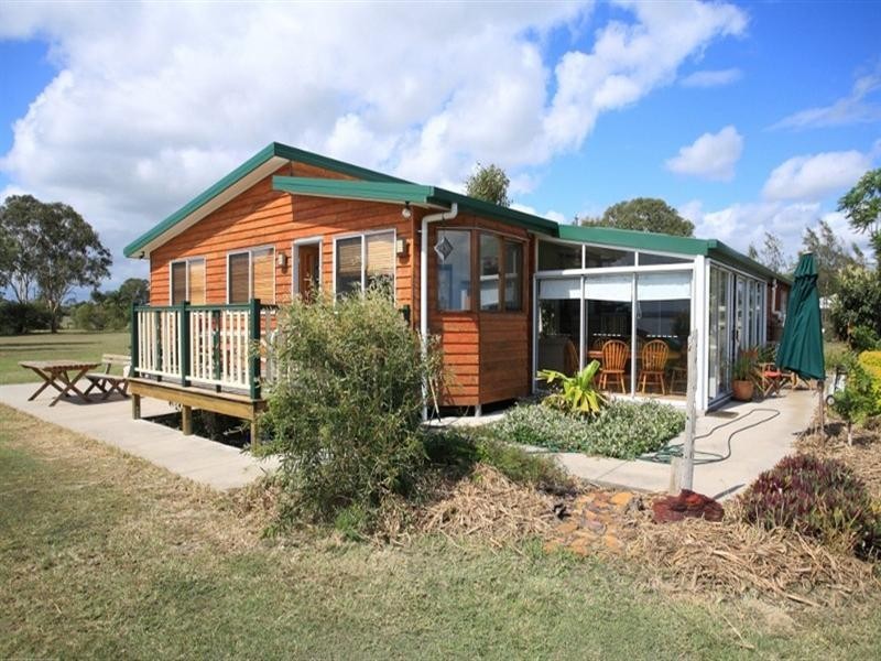 2 Beck Road, Urangan QLD 4655