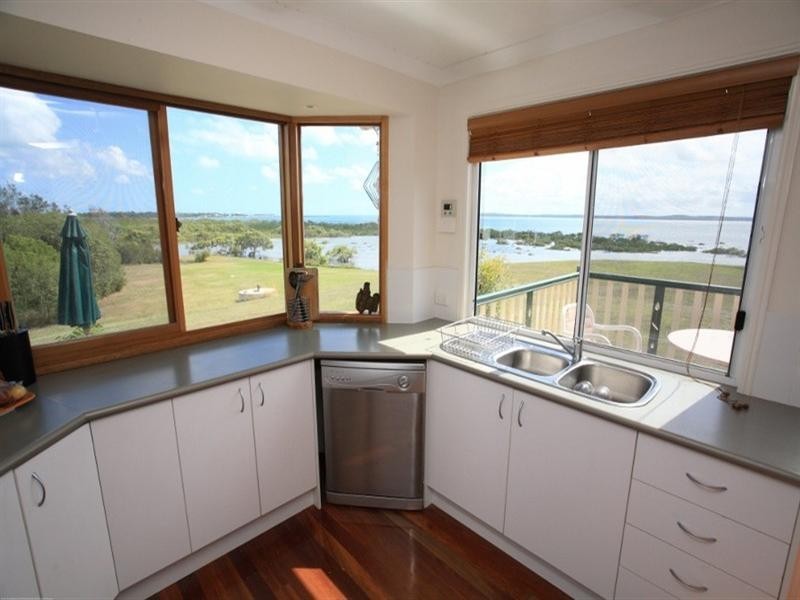 2 Beck Road, Urangan QLD 4655