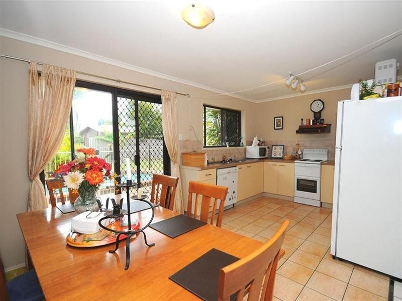 8 Melong Street, Scarness QLD 4655