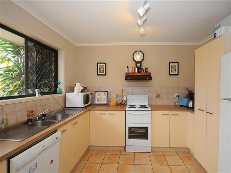 8 Melong Street, Scarness QLD 4655