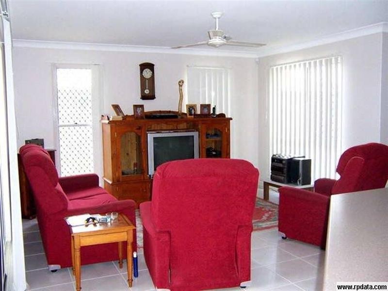 3 BUSHLARK Avenue, Eli Waters QLD 4655