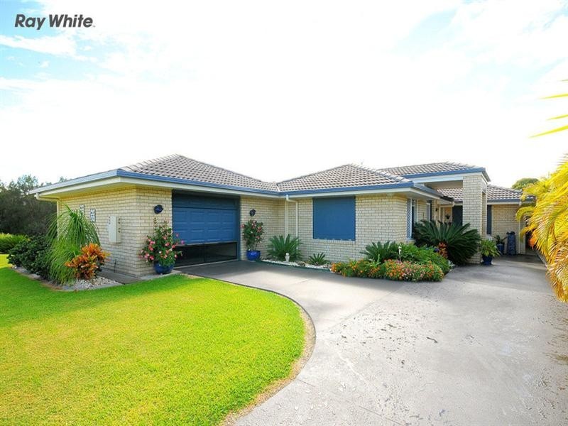 8 Adam Court, Urangan QLD 4655