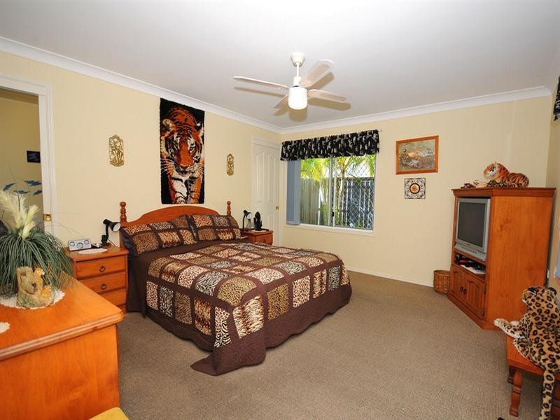 8 Adam Court, Urangan QLD 4655