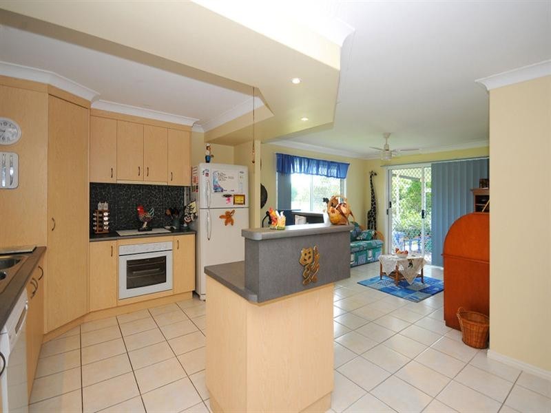 8 Adam Court, Urangan QLD 4655