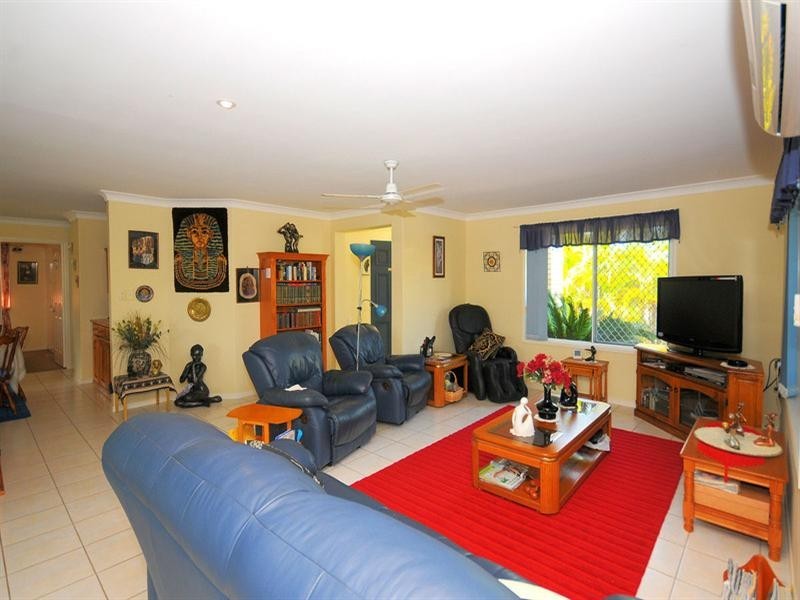 8 Adam Court, Urangan QLD 4655