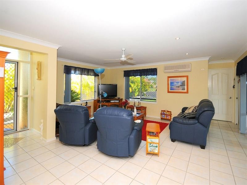 8 Adam Court, Urangan QLD 4655