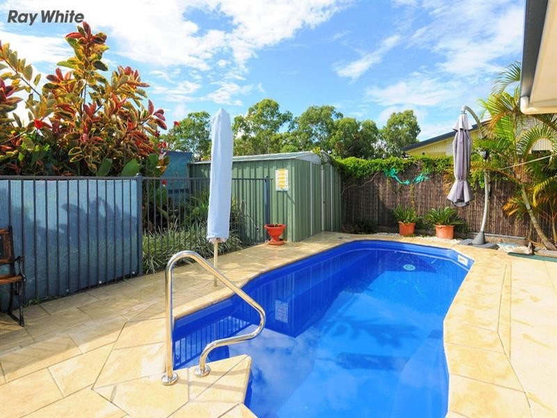 8 Adam Court, Urangan QLD 4655