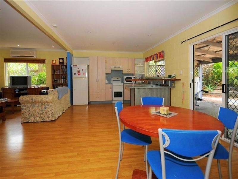 745 Boat Harbour Drive, Urangan QLD 4655