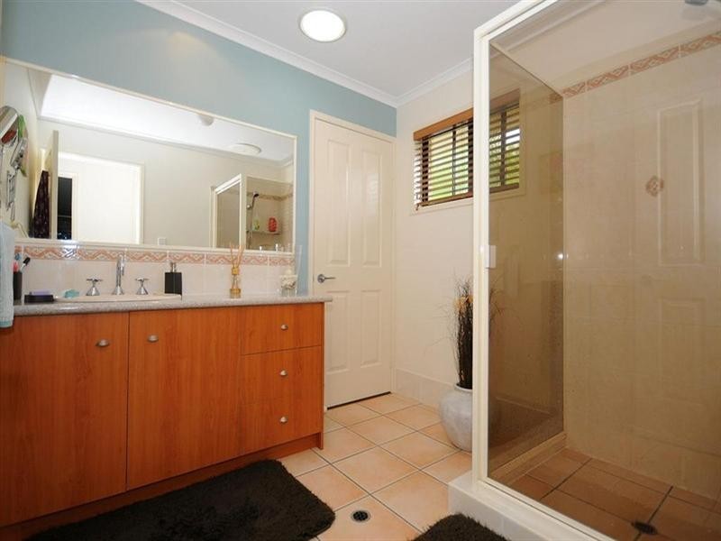 4 Jonwest Close, Torquay QLD 4655