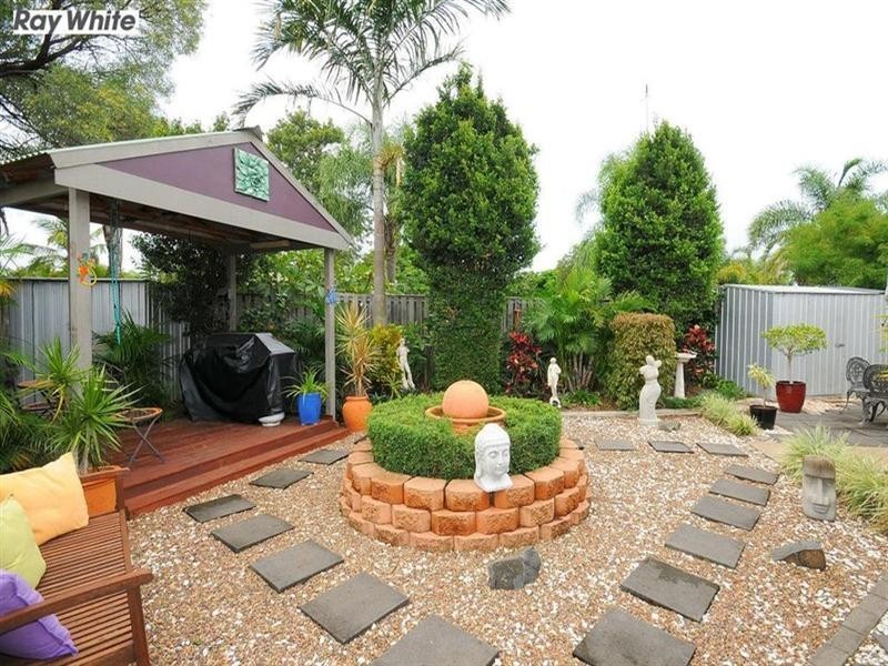 4 Jonwest Close, Torquay QLD 4655