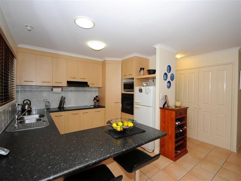 4 Jonwest Close, Torquay QLD 4655
