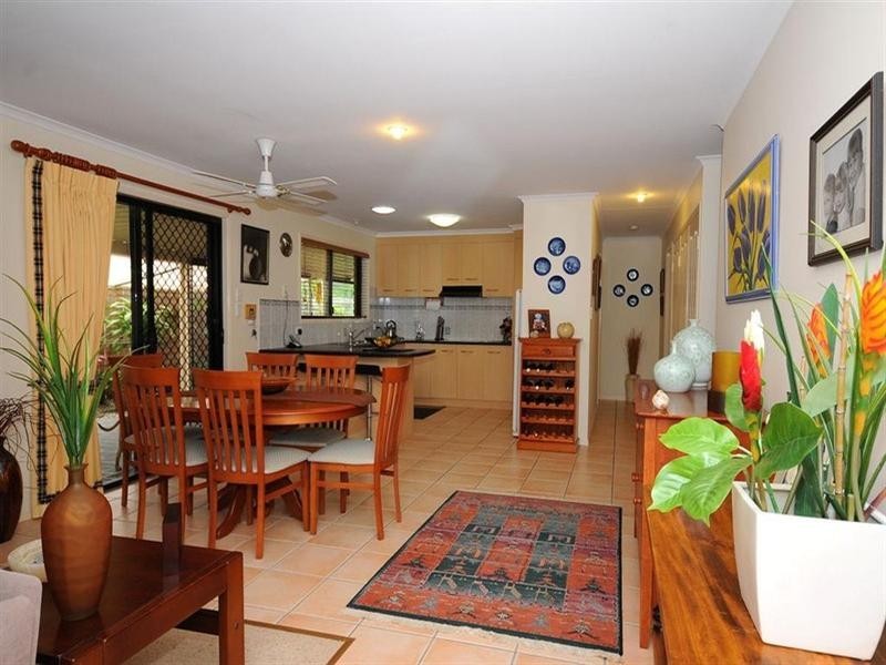 4 Jonwest Close, Torquay QLD 4655