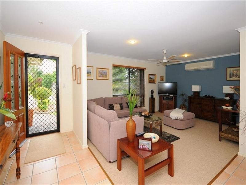 4 Jonwest Close, Torquay QLD 4655