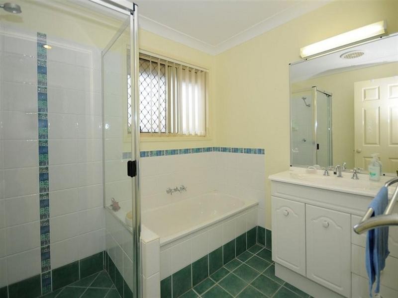 35 Anchorage Circuit, Point Vernon QLD 4655