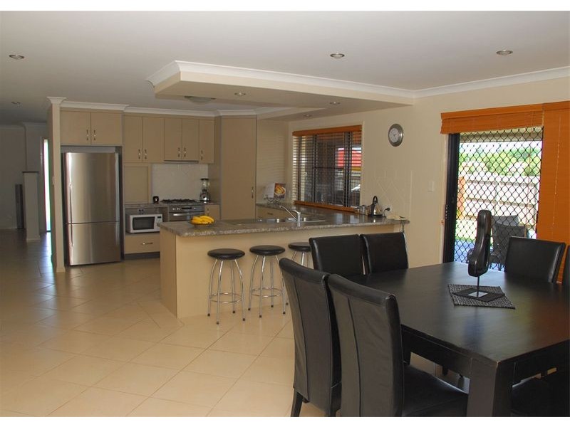 14 Murphy Street, Point Vernon QLD 4655