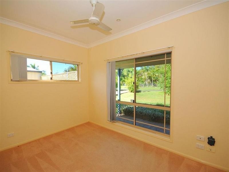 25 Pelican Avenue, Booral QLD 4655