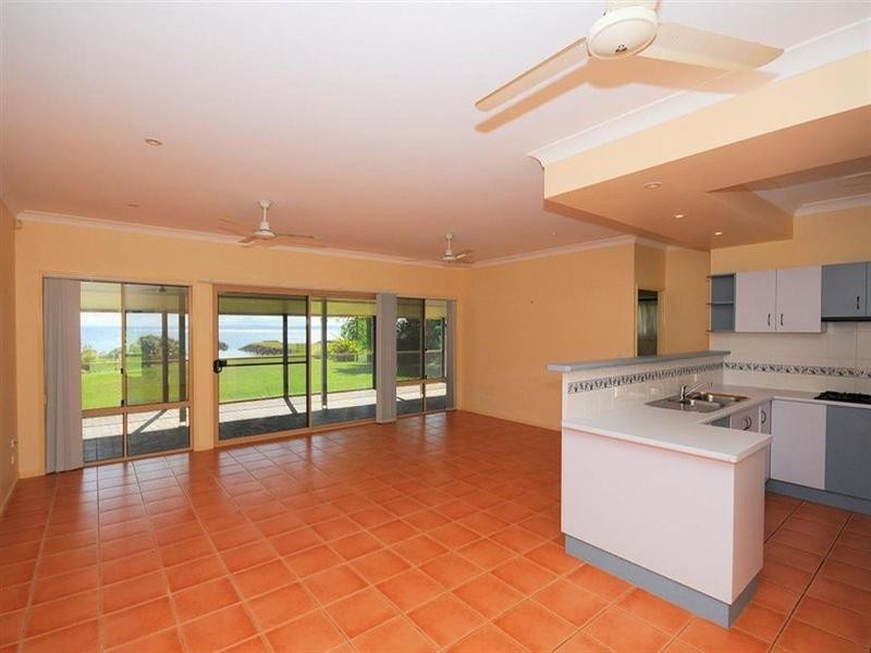 25 Pelican Avenue, Booral QLD 4655