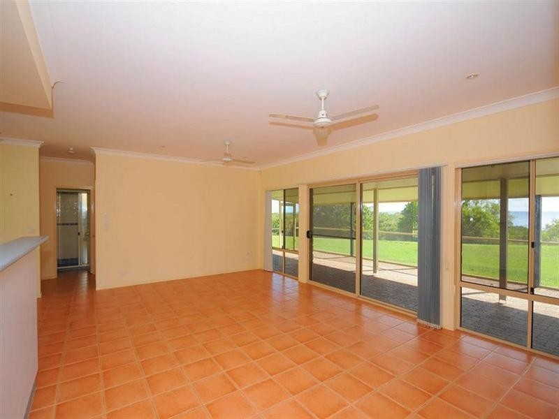 25 Pelican Avenue, Booral QLD 4655