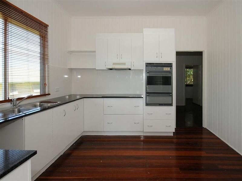 15 MARTIN, Point Vernon QLD 4655