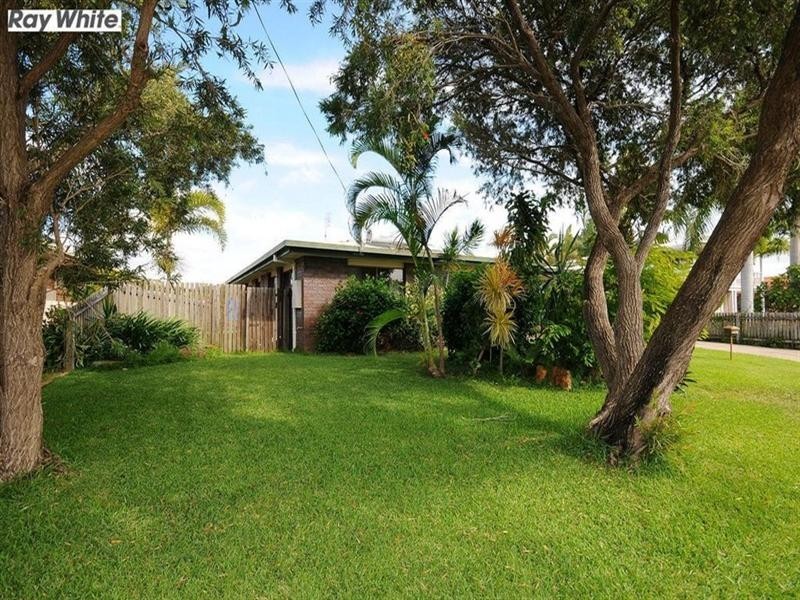 24 South Street, Urangan QLD 4655
