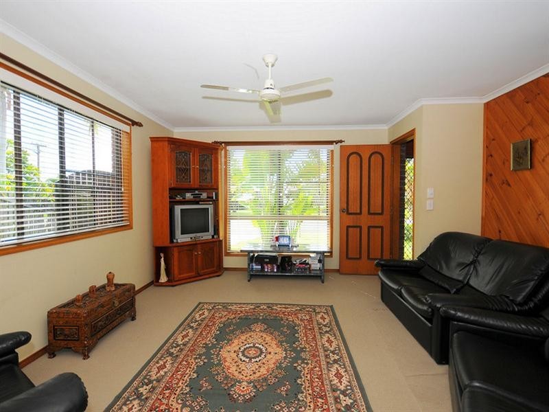 24 South Street, Urangan QLD 4655