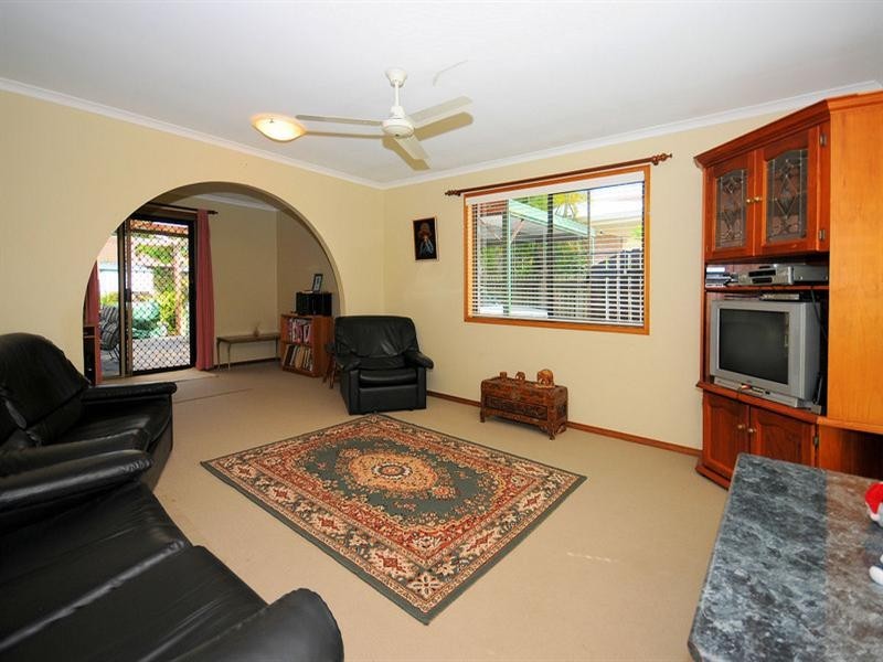 24 South Street, Urangan QLD 4655
