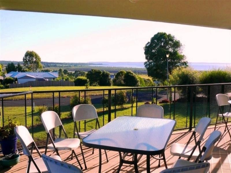 1 Tradewind Close, River Heads QLD 4655