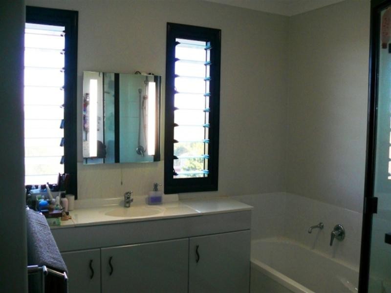 1 Tradewind Close, River Heads QLD 4655