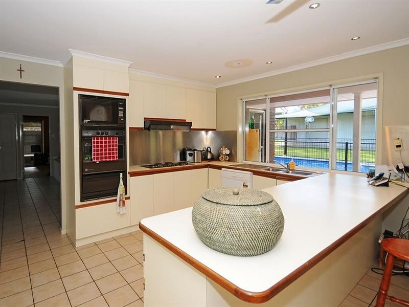 16 Garden Drive, Urangan QLD 4655
