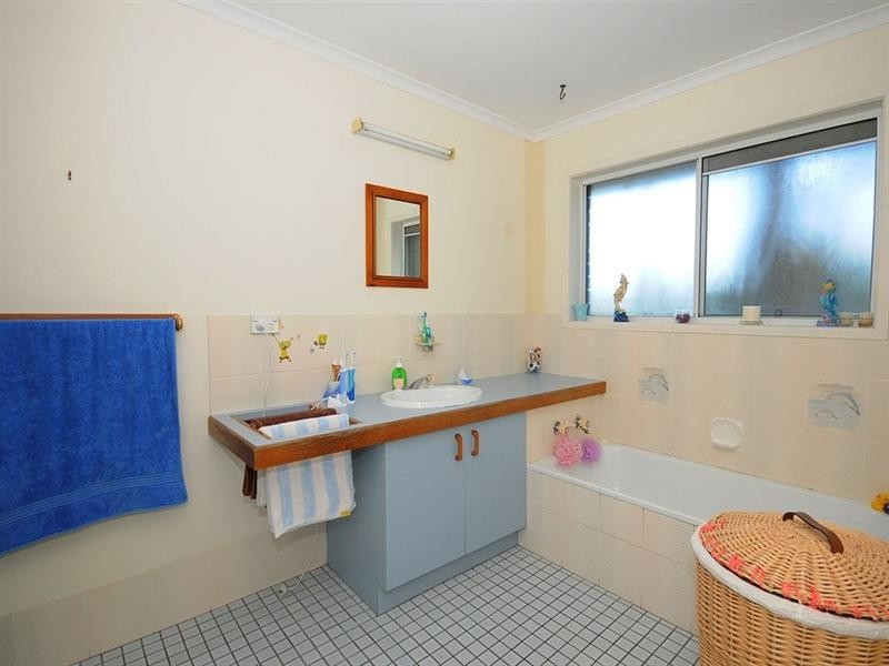 16 Garden Drive, Urangan QLD 4655