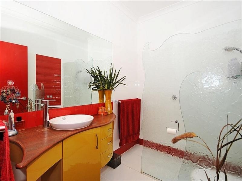 34 Senor Avenue, Urangan QLD 4655