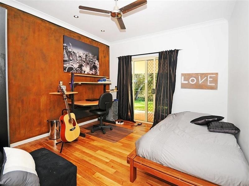 34 Senor Avenue, Urangan QLD 4655