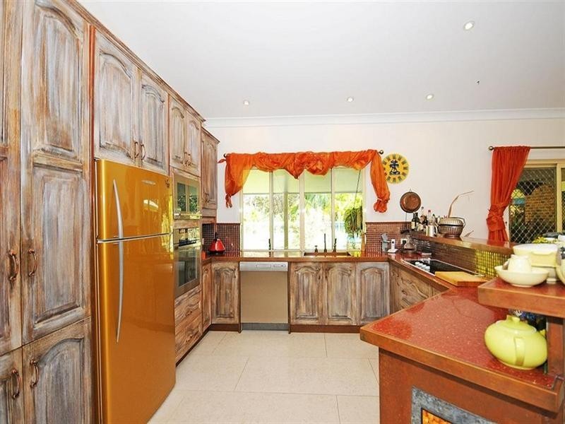 34 Senor Avenue, Urangan QLD 4655