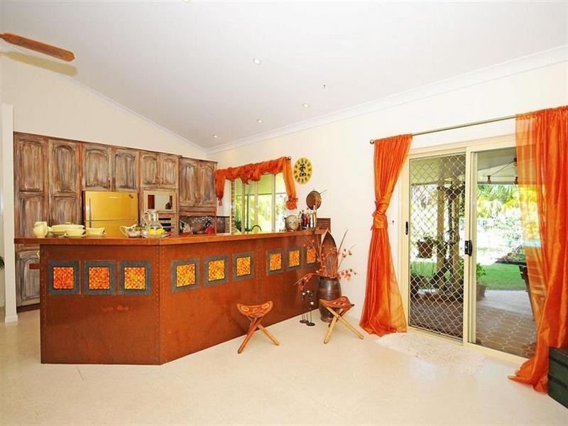 34 Senor Avenue, Urangan QLD 4655