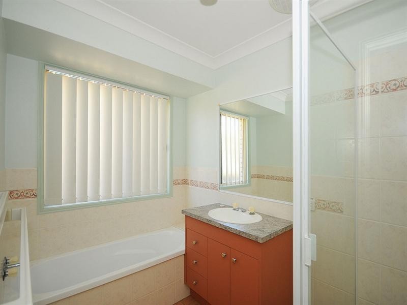 6 Queensbury Grove, Urraween QLD 4655